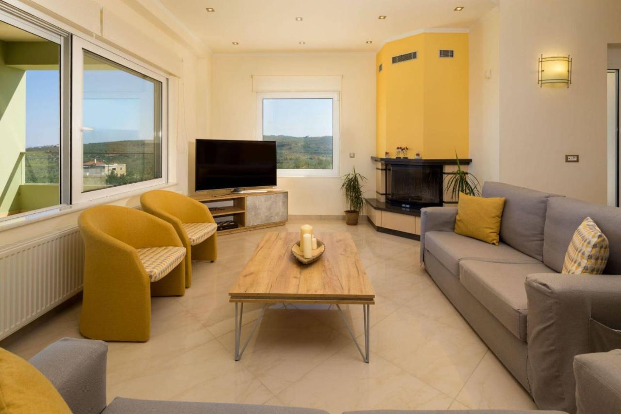 Dimokratia Villa