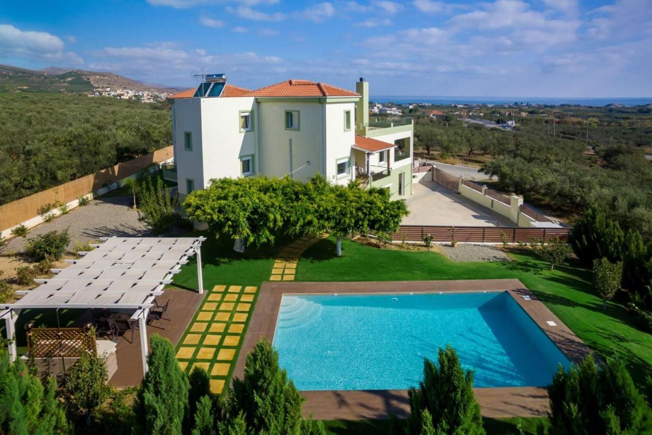 Dimokratia Villa *