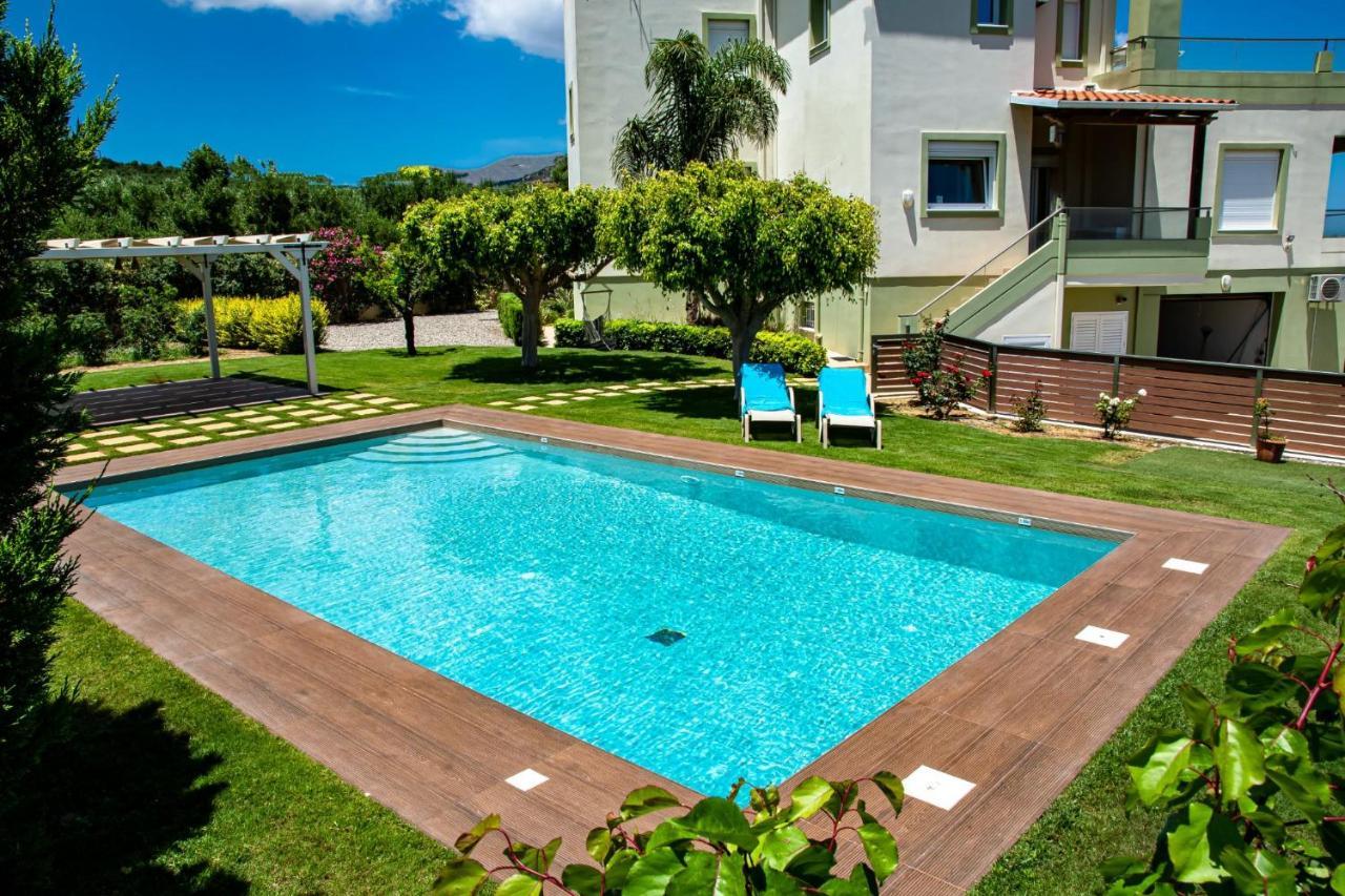 Dimokratia Villa *